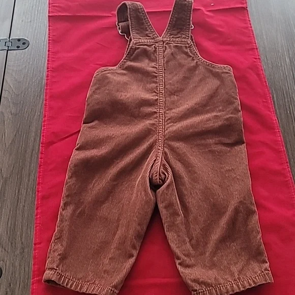 Pre-Owned Carter’s Brown Corduroy Bib Overalls-Cozy and Stylish (Size 9 months) - Picture 4 of 9